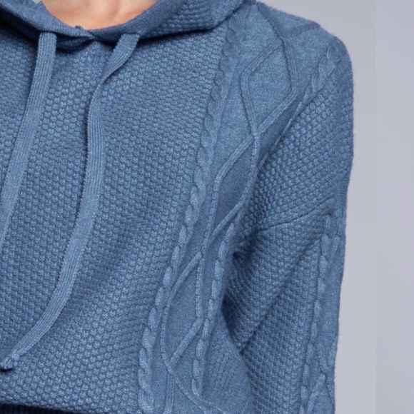 Luxurious Cable Knit Sweater - Picture 3 of 5